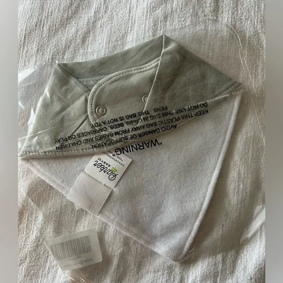 NWT Baby Items x3 - bandana, bodysuit & socks set - Picture 3 of 7